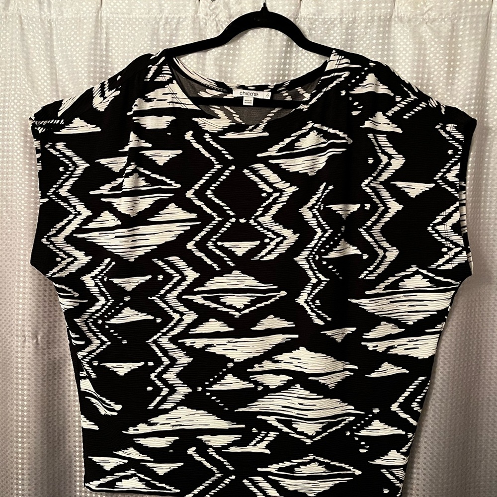 Chico's Black and White Travelers Aztec-Style Short Sleeve Top